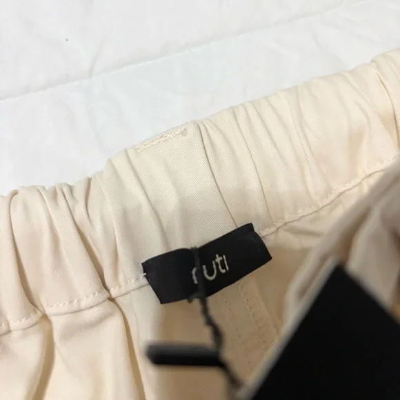 New RUTI The Slouchy Soft Twill Pants - in the color Ecru - Picture 5 of 8